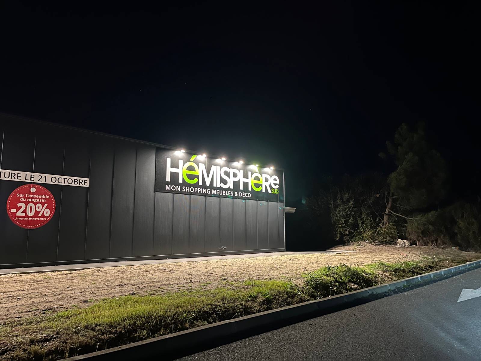 Pose/installation d’éclairage pour les enseignes professionnels, et dépannage à La Teste-de-Buch