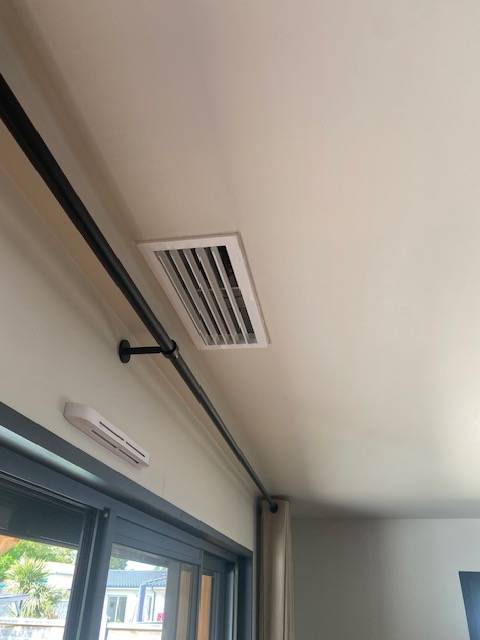 Confort discret à Pyla-sur-Mer : installation de gainable Atlantic Fujitsu avec Agelec33